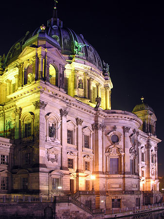 Foto Berliner Dom bei Nacht