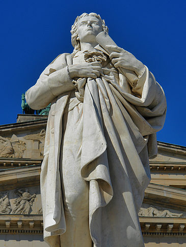 Schillerdenkmal mit Konzerthaus Foto 