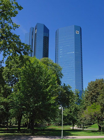 Fotos Deutsche Bank mit Wiese