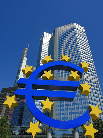 Eurozeichen mit Eurotower Foto 
