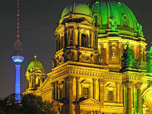 Foto Berliner Dom bei Nacht - Berlin