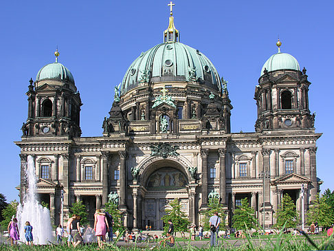 Berliner Dom mit Lustgarten Foto 