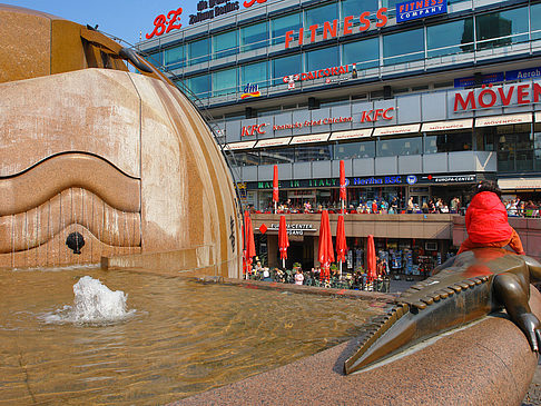 Fotos Weltkugelbrunnen