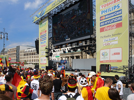 Leinwand und Fans Fotos