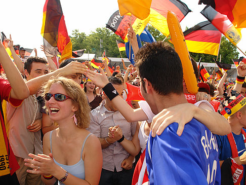 Foto Fanfest - Menchenmasse - Berlin