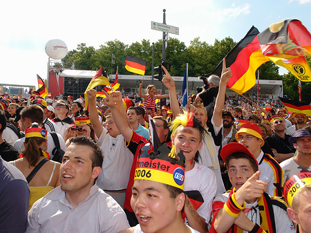 Fanfest - Menchenmasse Foto 