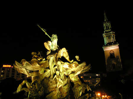 Foto Neptunbrunnen bei Nacht - Berlin
