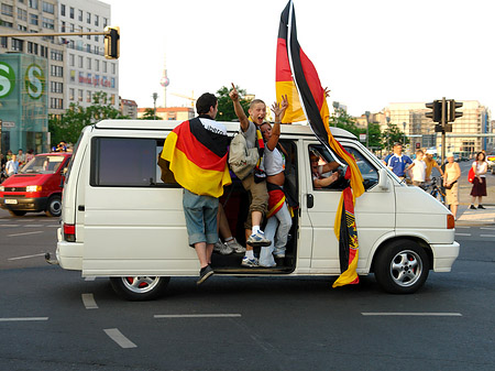 Foto Autokorso am Potsdamer Platz - Berlin