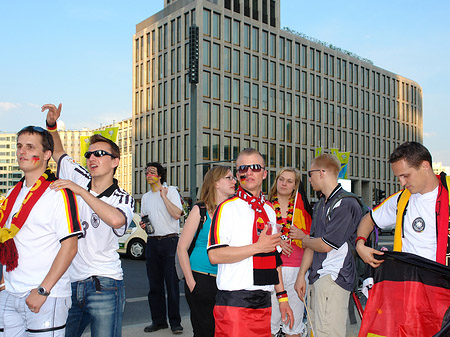 Straßenjubel Fotos