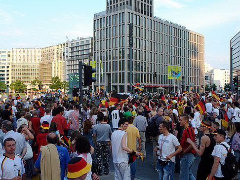 Fotos Straßenjubel am Potsdamer Platz