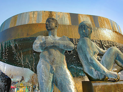 Figuren am Brunnen