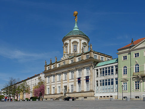 Rathaus mit Knobelsdorffhaus Foto 