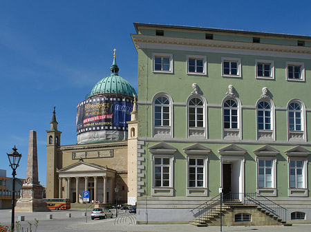Knobelsdorffhaus mit Nikolaikirche Foto 