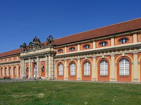 Filmmuseum mit Wiese Foto 
