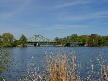 Brücke mit Ufer