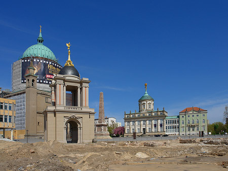 Baustelle und Rathaus Fotos