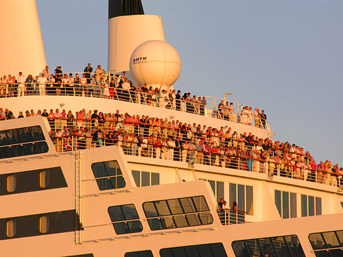 Fotos Queen Mary 2 Nahaufnahme | Hamburg