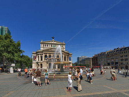 Foto Alte Oper mit Häusern - Frankfurt am Main