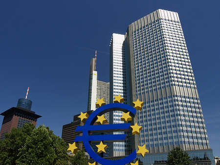 Fotos Eurozeichen mit Eurotower | Frankfurt am Main