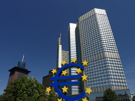 Fotos Eurozeichen mit Eurotower | Frankfurt am Main