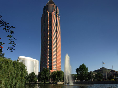 Foto Messeturm mit Ludwig-Erhard-Anlage - Frankfurt am Main