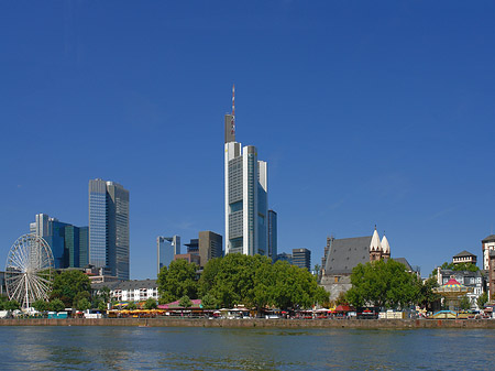 Foto Skyline von Frankfurt mit Riesenrad