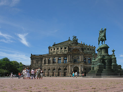 Foto König-Johann-Statue mit Semperoper