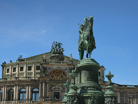 Fotos König-Johann-Statue mit Semperoper | Dresden